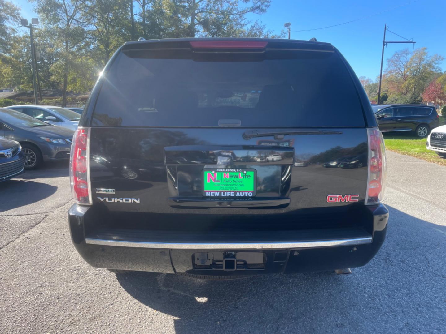 2011 BLACK GMC YUKON DENALI (1GKS2EEFXBR) with an 6.2L engine, Automatic transmission, located at 5103 Dorchester Rd., Charleston, SC, 29418-5607, (843) 767-1122, 36.245171, -115.228050 - Photo#5